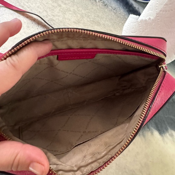 Michael Kors hot pink jet set crossbody and wallet set - Picture 6 of 7